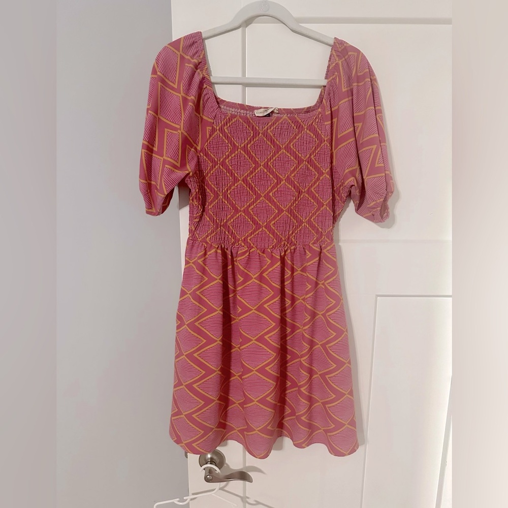 NWOT, Size Medium, great dress for transition to fall.
